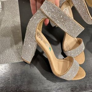 NWT rhinestone sandal